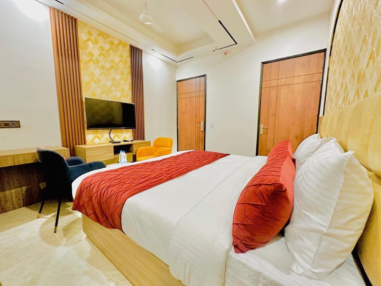 Hotel Hsp Plaza New Delhi Buitenkant foto